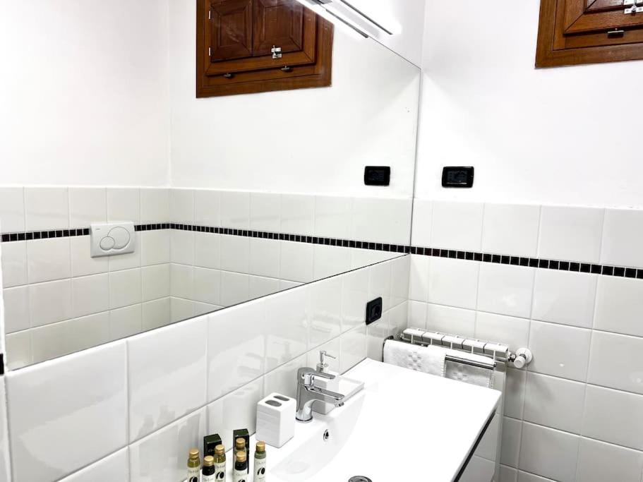 Apartamento Comfyspot Rosia Exterior foto